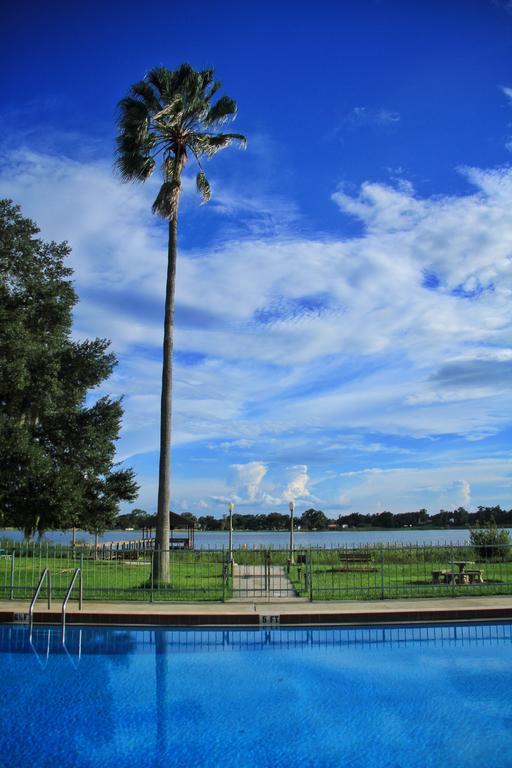 Palm Lakefront Resort And Hostel Celebration Exterior foto