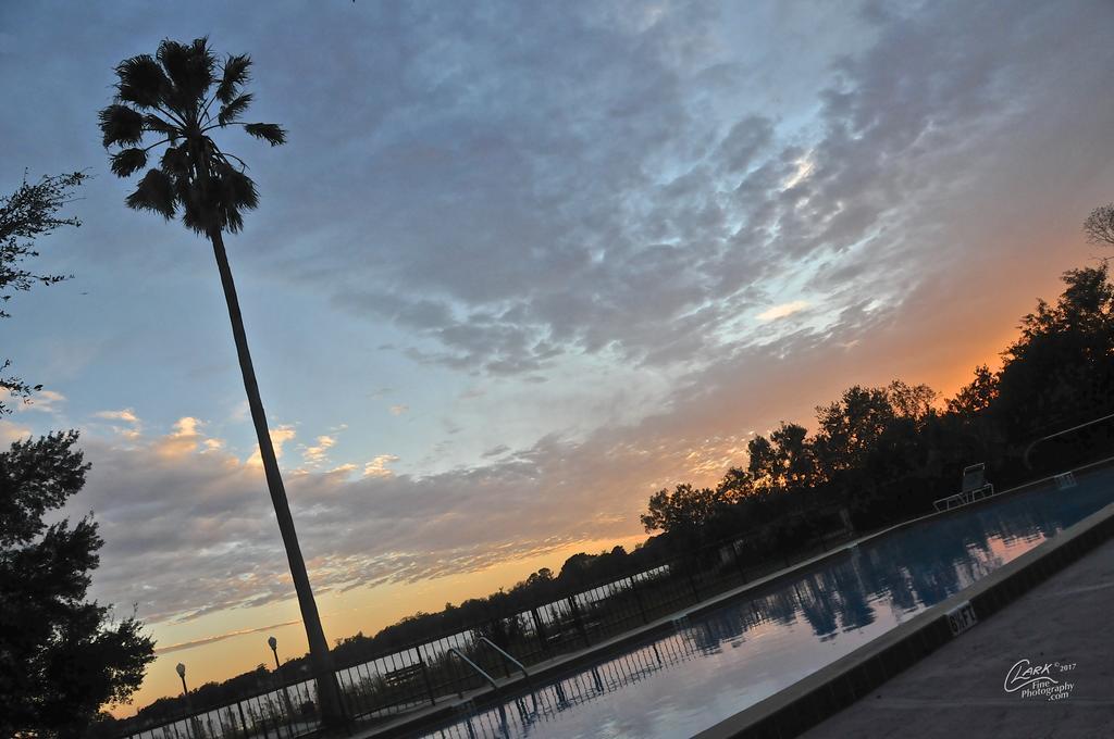 Palm Lakefront Resort And Hostel Celebration Exterior foto