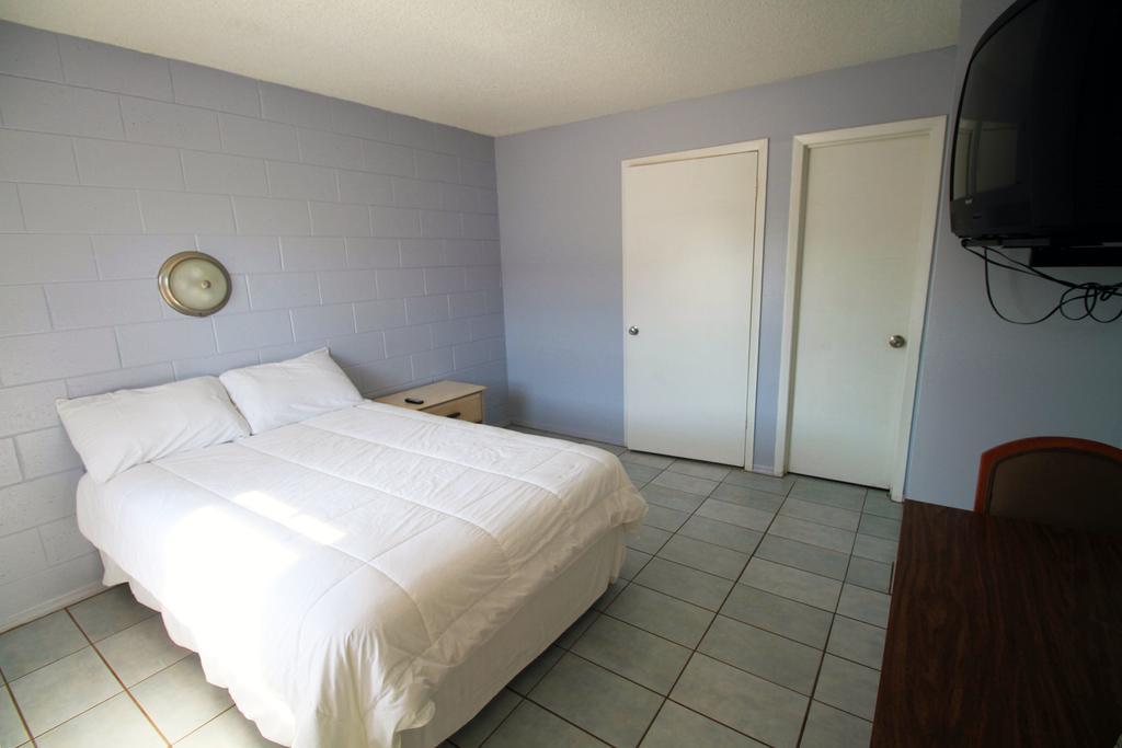 Palm Lakefront Resort And Hostel Celebration Quarto foto
